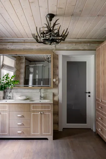 Интерьер ванной с в деревянном доме  смотреть на Basicdecor