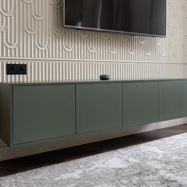 Интерьер с телевизором в углу, телевизором на стене и нишей для телевизора  смотреть на Basicdecor