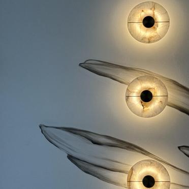 Интерьер с аквариумом в стене  смотреть на Basicdecor