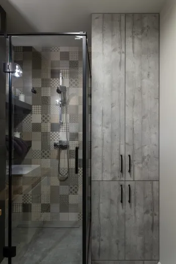 Интерьер ванной с душевой из плитки  смотреть на Basicdecor