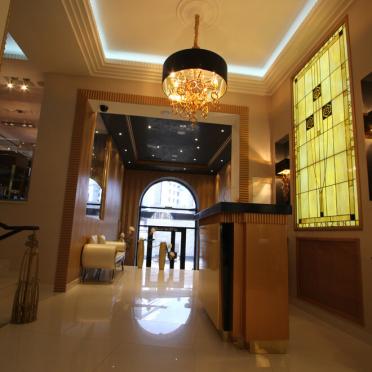 Интерьер коридора c подсветкой в стиле фьюжн смотреть на Basicdecor