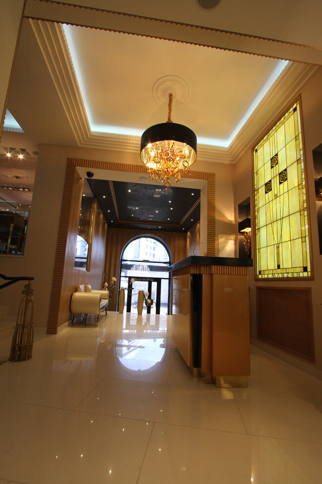 Интерьер коридора с подсветкой настенной, подсветкой светодиодной и с подсветкой в стиле фьюжн