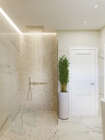 Интерьер ванной с душевой из плитки  смотреть на Basicdecor