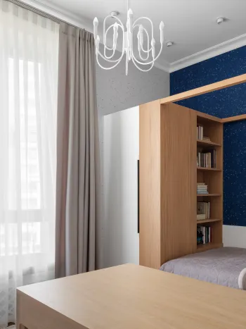 Интерьер детской c антресолью и светильниками над кроватью  смотреть на Basicdecor