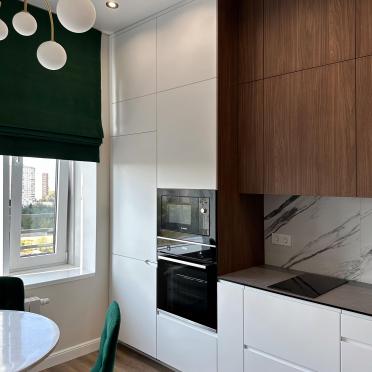 Интерьер кухни с жалюзи  смотреть на Basicdecor