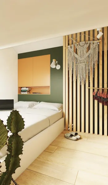 Интерьер гостиной с зонированием рейками  смотреть на Basicdecor