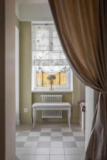 Интерьер прихожей с жалюзи  смотреть на Basicdecor