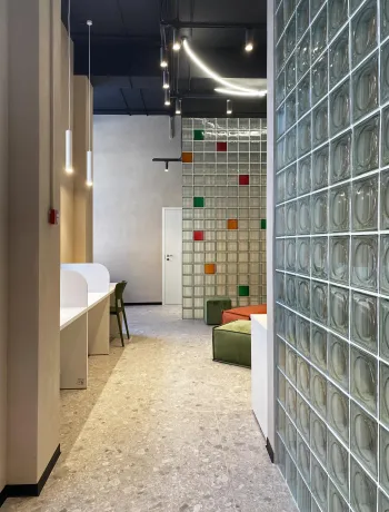 Интерьер офиса cтеклоблоками  смотреть на Basicdecor