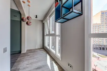 Интерьер балкона с проходной, балконом и с подсветкой  смотреть на Basicdecor