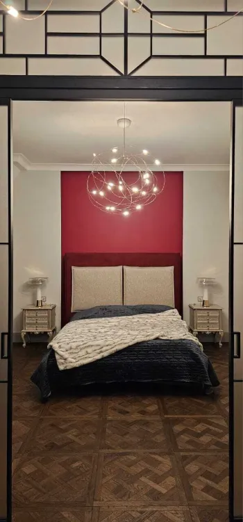 Интерьер спальни cветильниками над кроватью  смотреть на Basicdecor