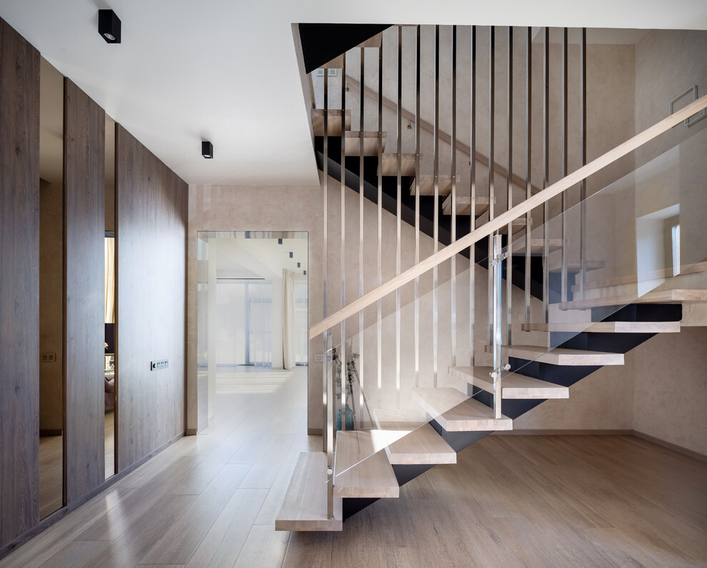Интерьер с лестницей в современном стиле