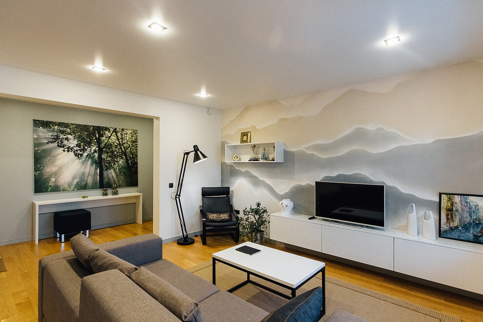 Интерьер гостиной с рейками с подсветкой, подсветкой настенной, подсветкой светодиодной и с подсветкой в скандинавском стиле