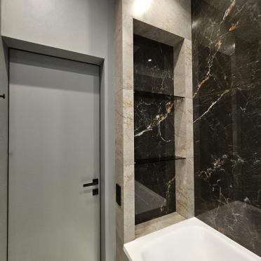 Интерьер ванной с нишей из плитки  смотреть на Basicdecor
