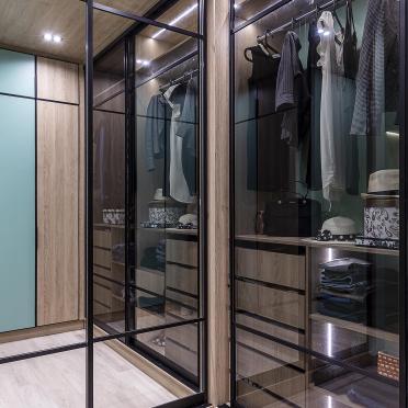 Интерьер гардеробной с гардеробной  смотреть на Basicdecor