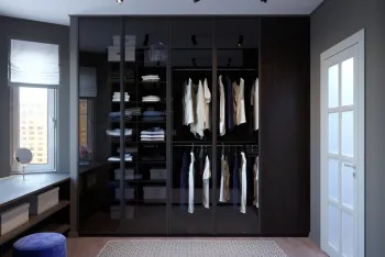 Интерьер гардеробной с окном в скандинавском стиле смотреть на Basicdecor