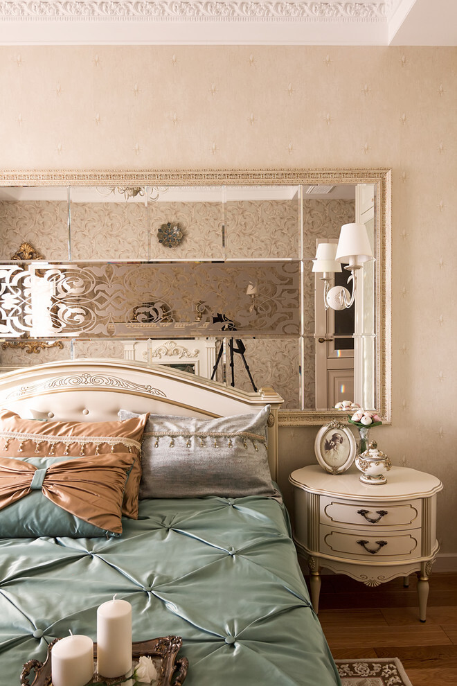 Интерьер спальни в классическом стиле, в стиле кантри и рококо