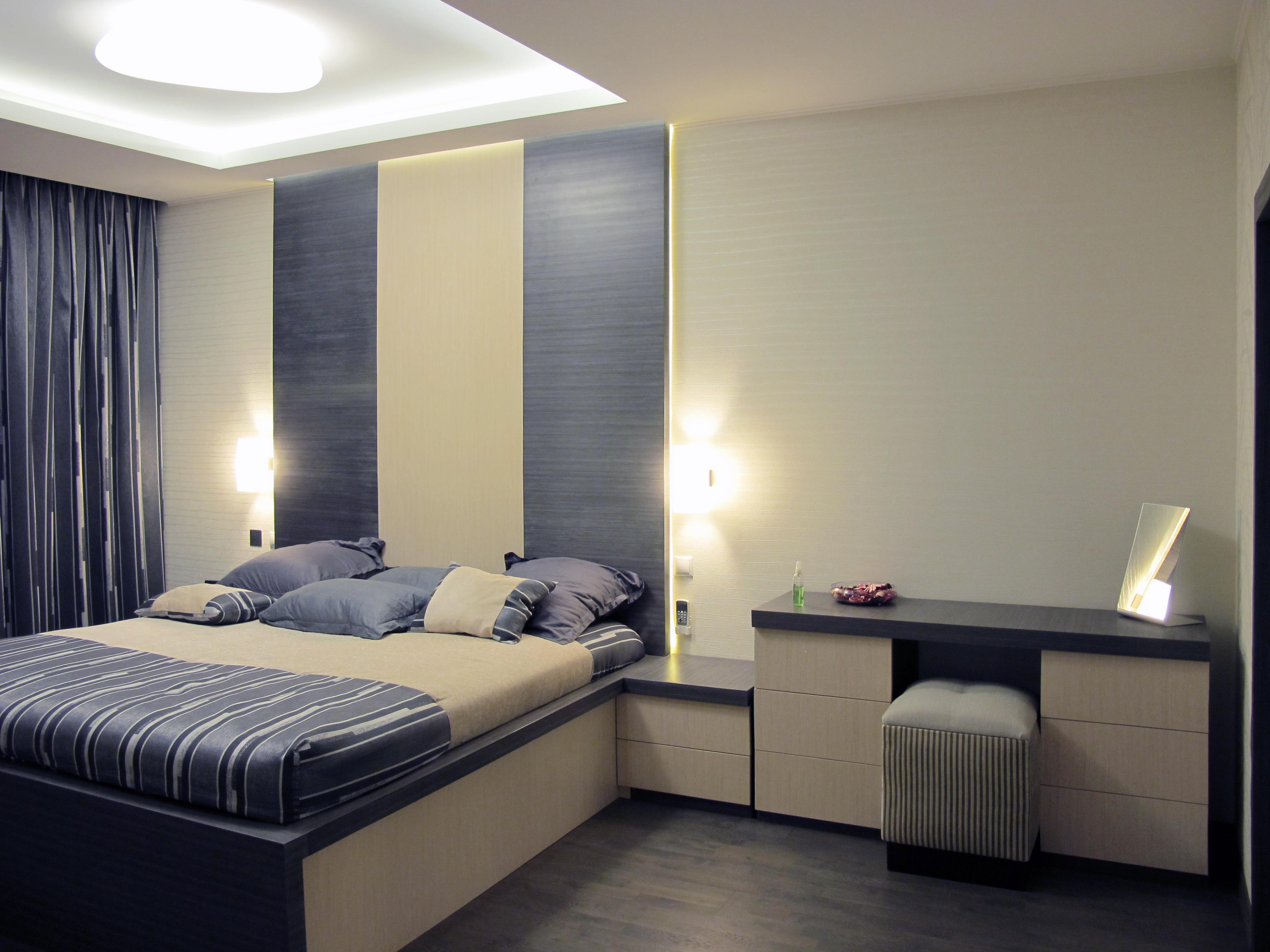 Интерьер спальни с рейками с подсветкой, подсветкой настенной, подсветкой светодиодной и с подсветкой