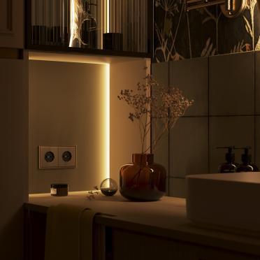 Интерьер ванной с нишей с подсветкой и с подсветкой  смотреть на Basicdecor