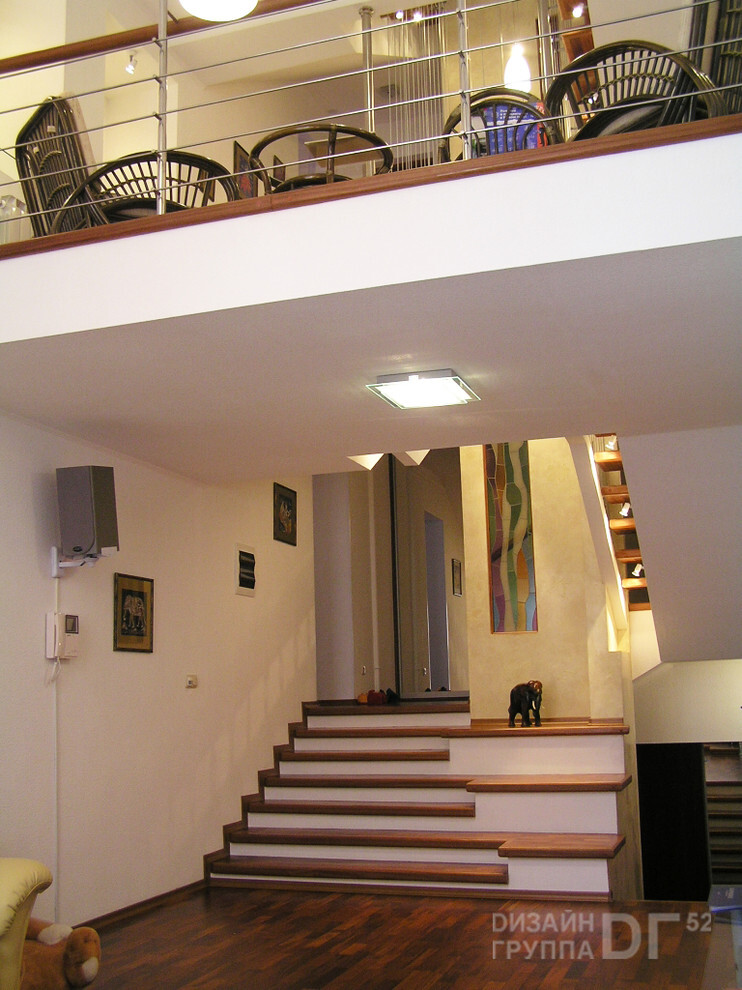 Интерьер с нишей с подсветкой, подсветкой настенной, подсветкой светодиодной и с подсветкой в современном стиле