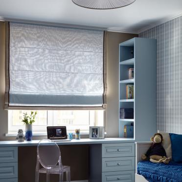 Интерьер детской c рабочим местом и жалюзи  смотреть на Basicdecor