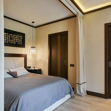 Интерьер спальни cветильниками над кроватью смотреть на Basicdecor