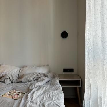 Интерьер спальни cветильниками над кроватью  смотреть на Basicdecor