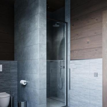 Интерьер ванной с душевой из плитки  смотреть на Basicdecor