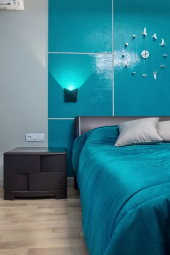 Интерьер спальни c подсветкой в современном стиле смотреть на Basicdecor