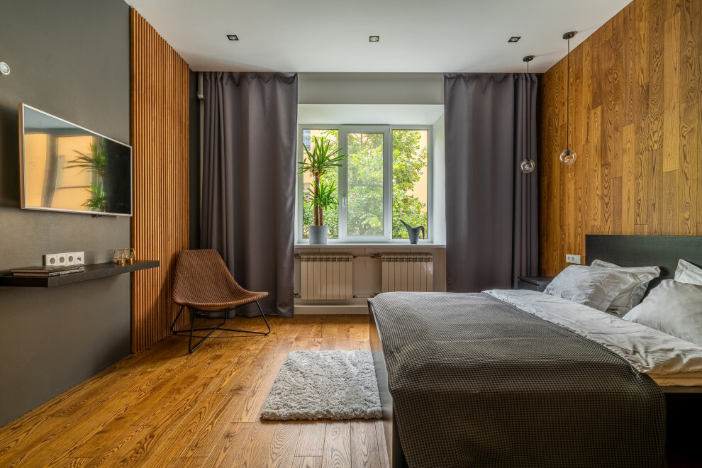 Интерьер спальни с зонированием шторами и вертикальными жалюзи в современном стиле