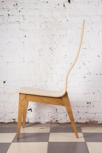 Удобный деревянный стул