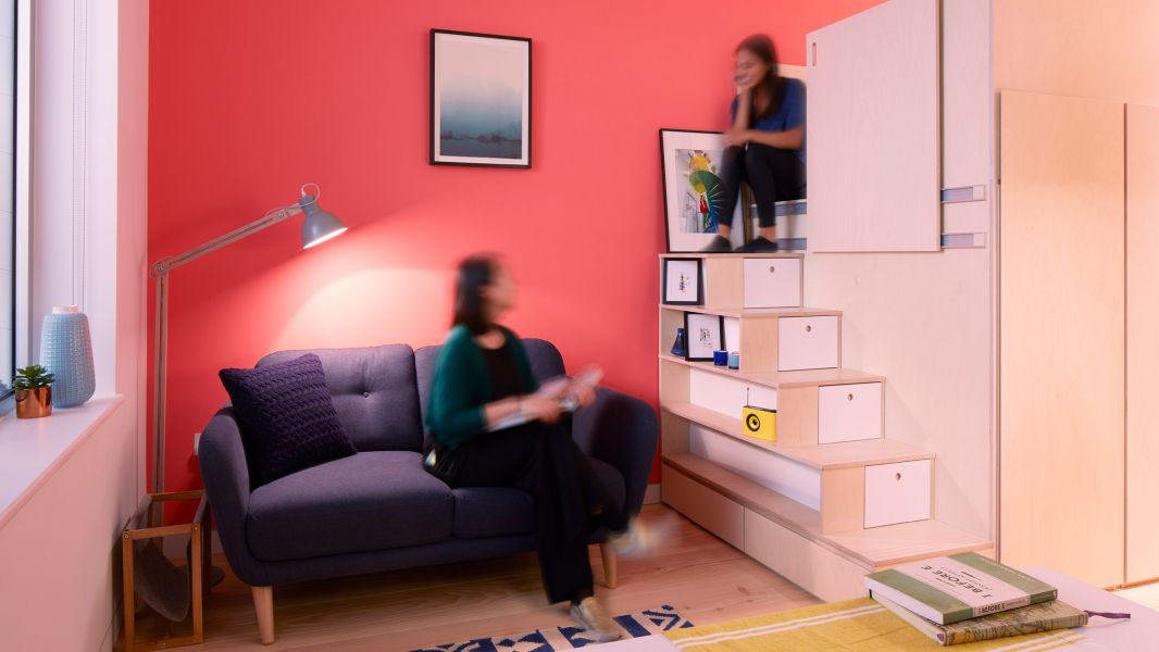 Как поместить спальню, гардероб, гостиную и рабочий кабинет в небольшую однокомнатную квартиру?