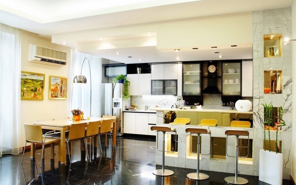 Дизайн интерьера кухни-столовой - примеры планировок, выбор материалов и фото