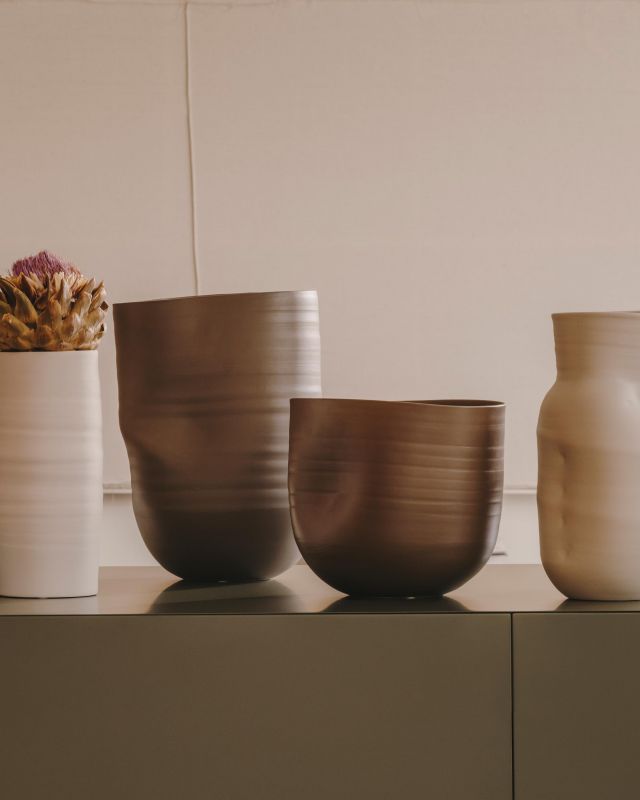 Темно-коричневая керамическая ваза La Forma (ex Julia Grup) Macarelleta BD-2860423 Ø 32 см