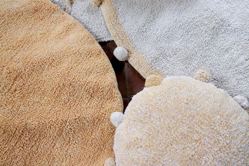 Круглая интерьерная подушка с помпонами медовая 48 x 48 Lorena Canals SC-BUB-HNY