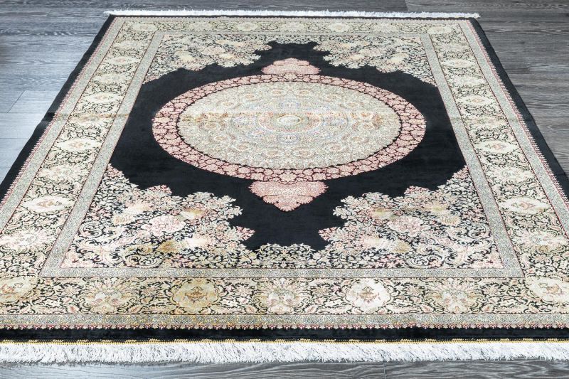 Иранский ковер из шёлка и модала Carpet «MASTERPIECE QUM» 051-21-GRAND MEDALION BLACK-GOLD 151 x 228 см фото 2