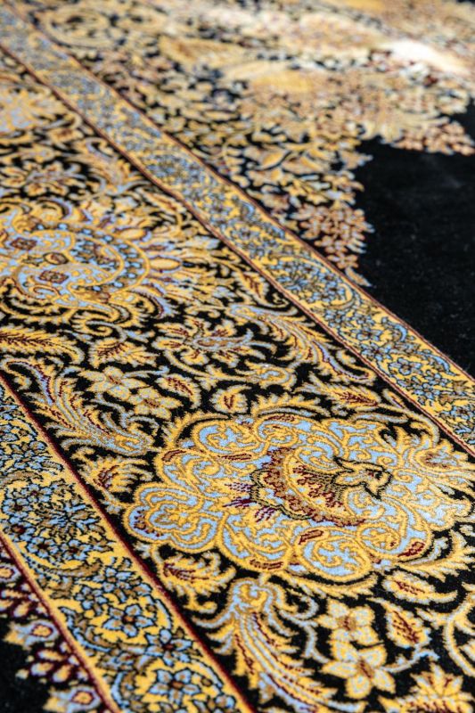 Иранский ковер из шёлка и модала Carpet «MASTERPIECE QUM» 051-21-GRAND MEDALION BLACK-GOLD 151 x 228 см фото 7