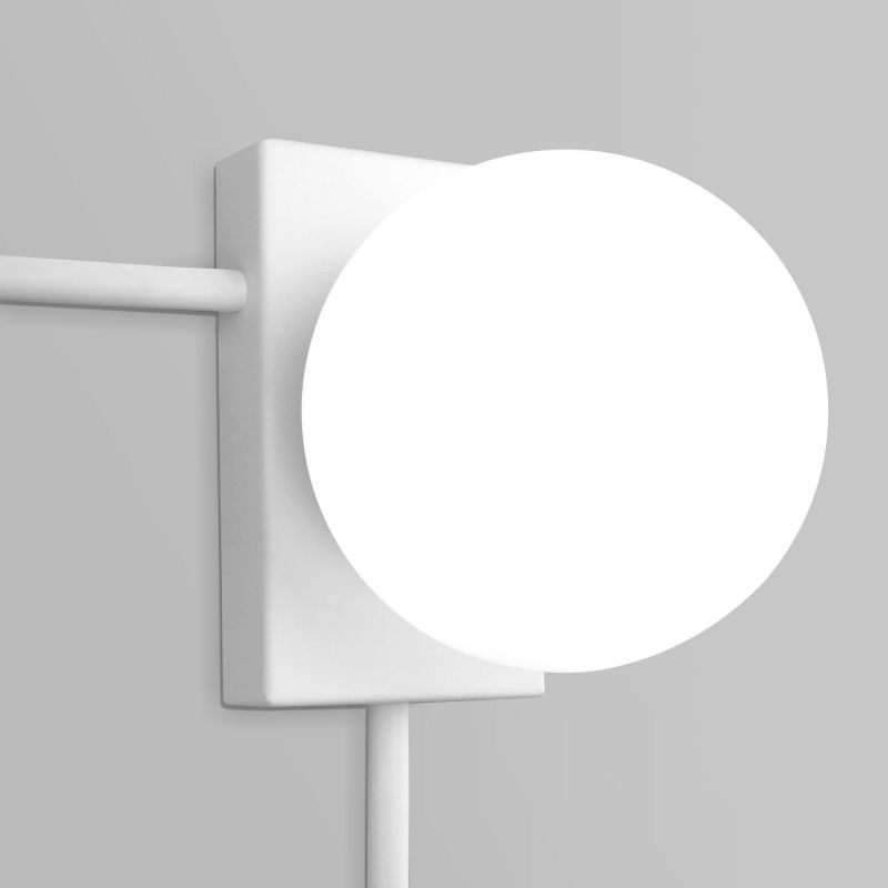 Настенный светильник Eurosvet Fredo со стеклянным плафоном 40035/1 белый