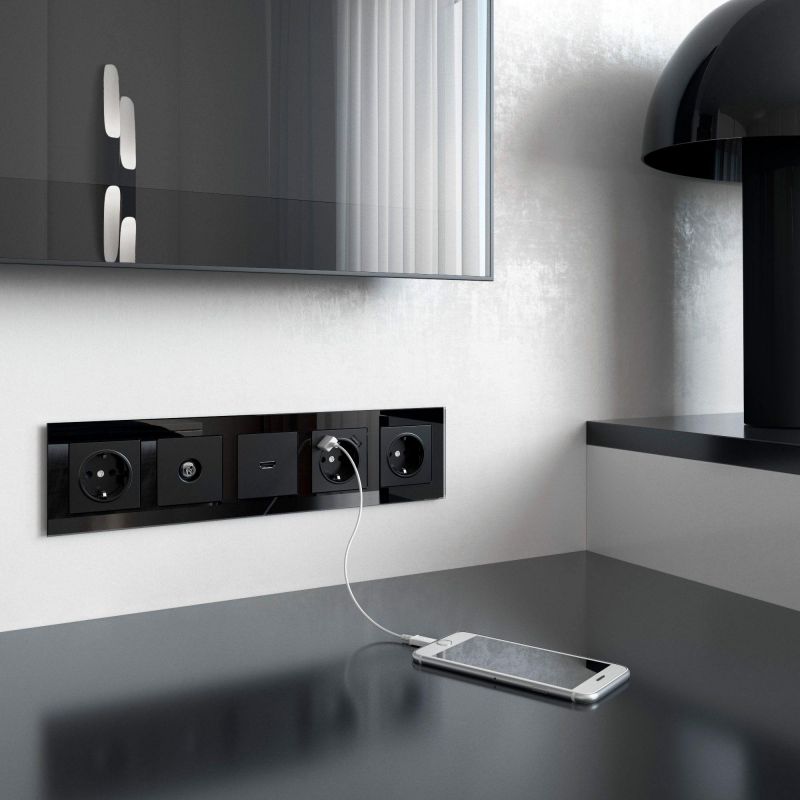Розетка с заземлением, шторками и USBх2 (черный матовый) Werkel W1171508 фото 2