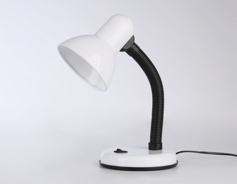 Настольная лампа со сменной лампой E27 с выключателем Ambrella DESK DE DE7701