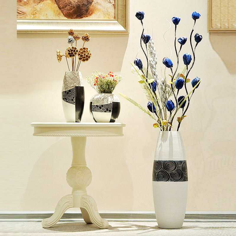 Декоративная ваза - хорошее решение для интерьера